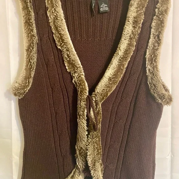 Women’s New Directions Brown Sweater Vest with Faux Fur Trim Size L - Picture 7 of 8